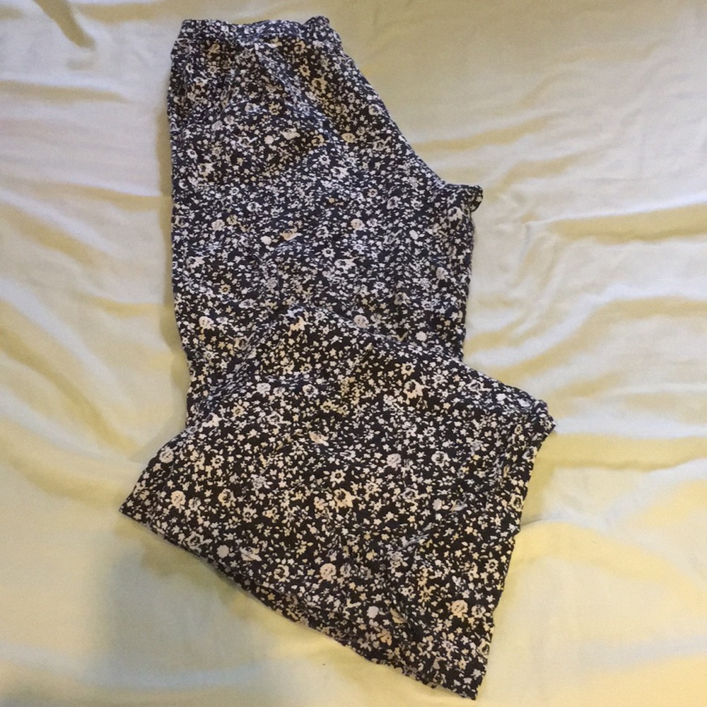 Floral black n white pants 🐼🕶